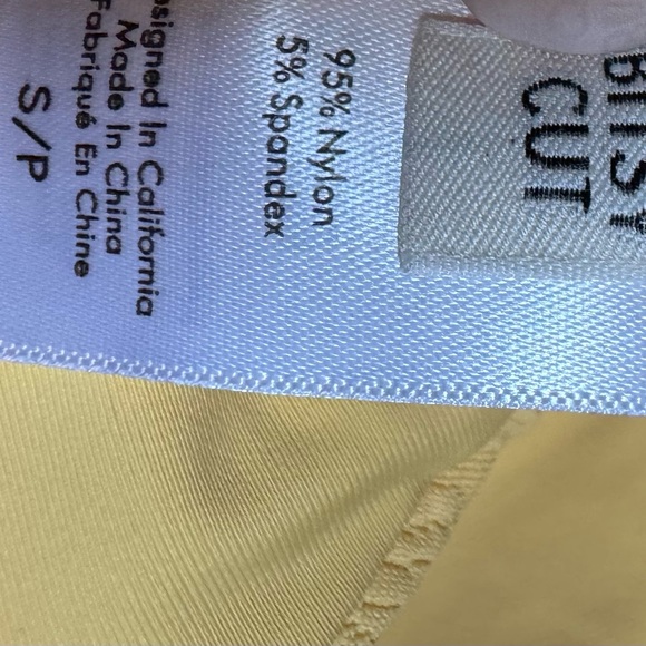 L*SPACE Seashell La Femme One Piece Yellow/honey Small - Picture 7 of 8